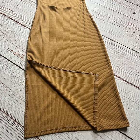 Maya Midi Bodycon Dress - Picture 7 of 10